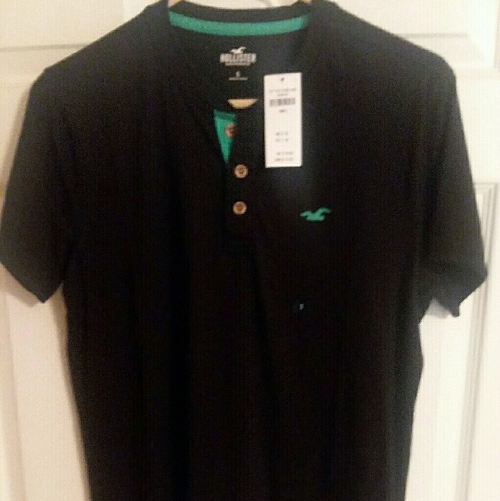 Hollister T shirt Small🌈